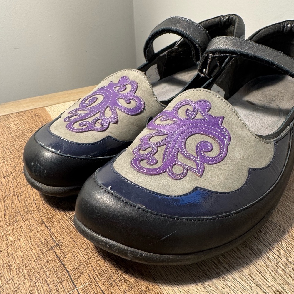 Women’s Mary Jane Flats in Black, Gray & Purple - Picture 10 of 11